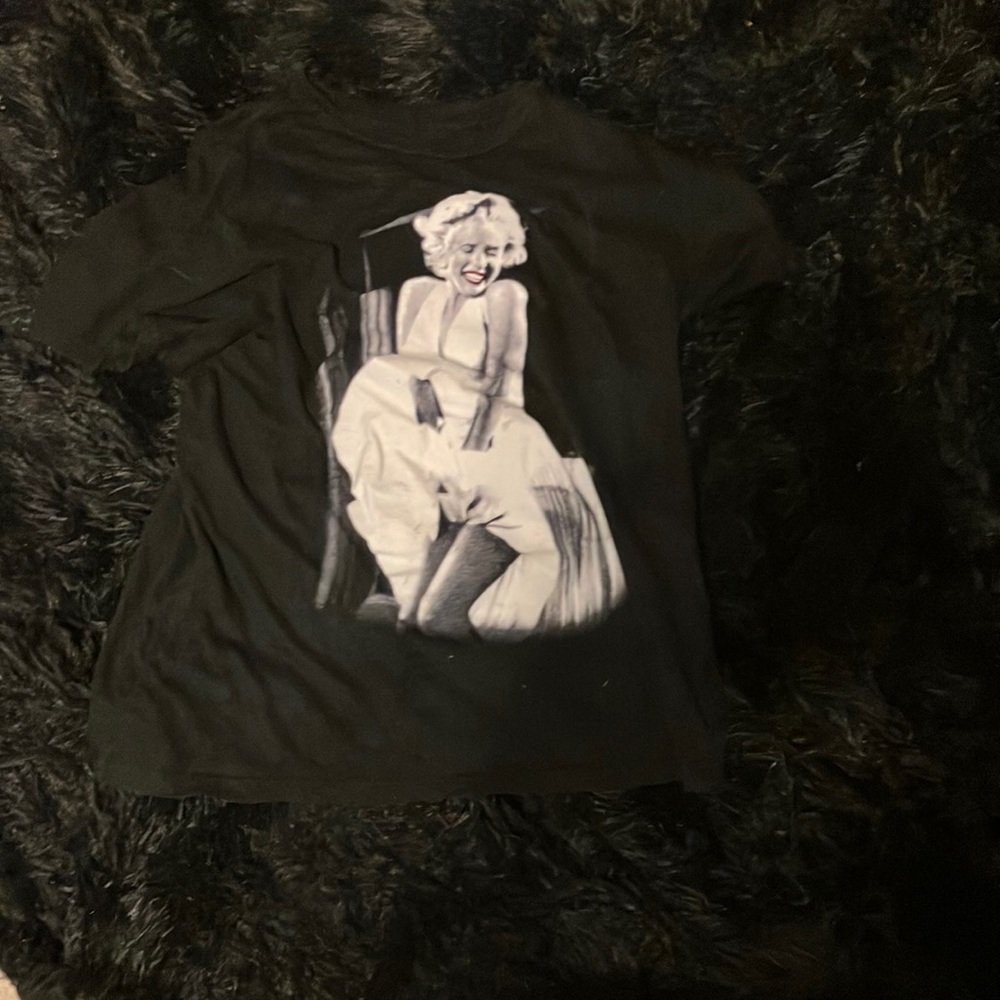 Marilyn Monroe black short sleeve shirt